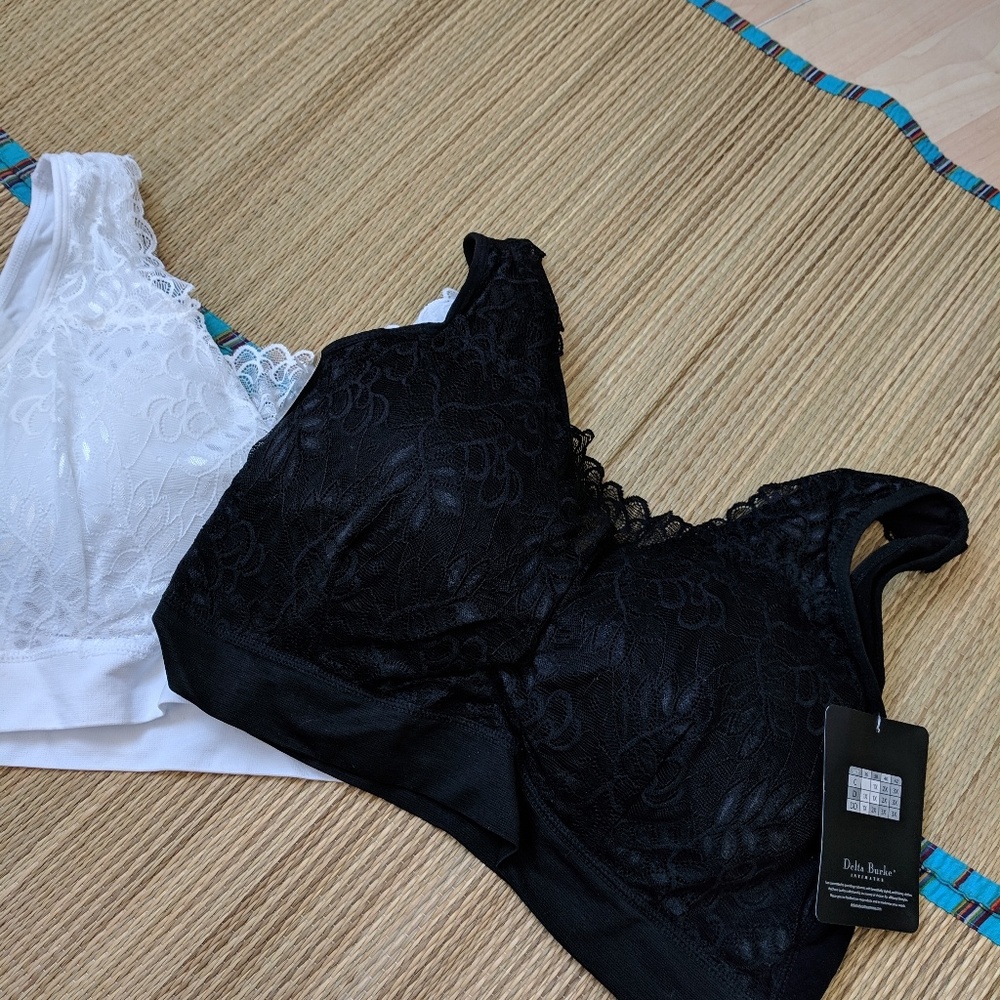 Delta Burke seamless bras black and white pair 3x